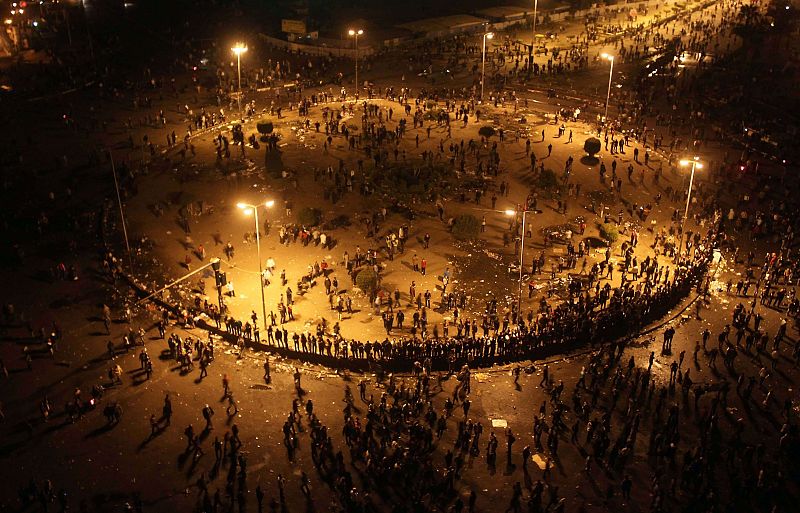 Vista de la plaza Tahrir después de que la policía dispersara a los manifestantes.