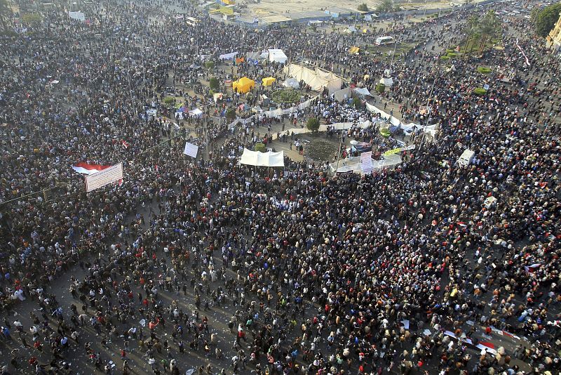 Vista general de los manifestantes en la Plaza Tahrir de El Cairo