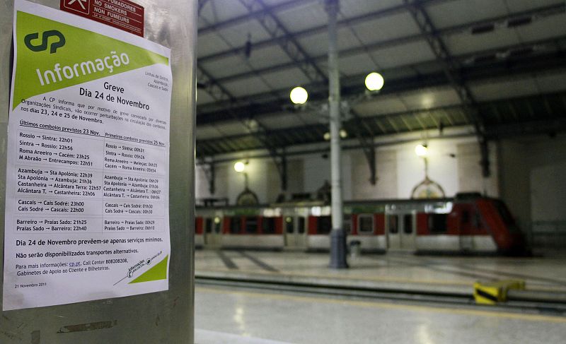 Aviso en la estación de tren de Rossio en el que se recuerda la jornada de huelga general