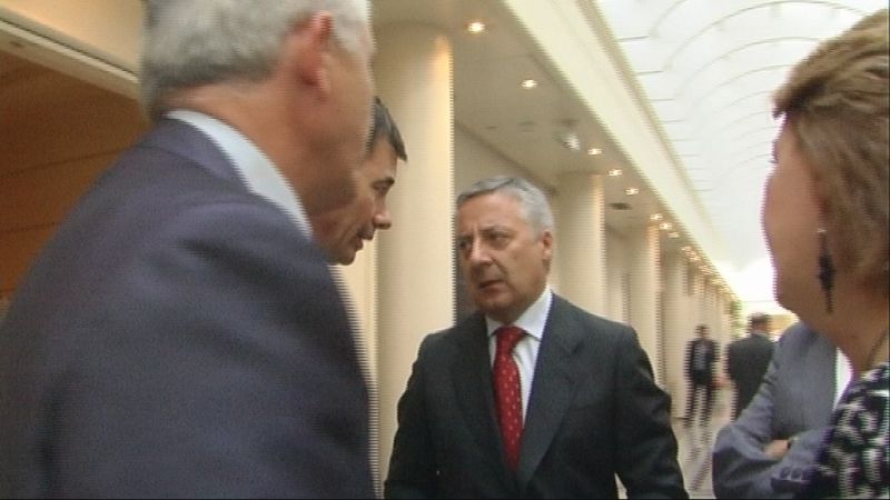 José Blanco en los pasillos del Senado junto a otros senadores