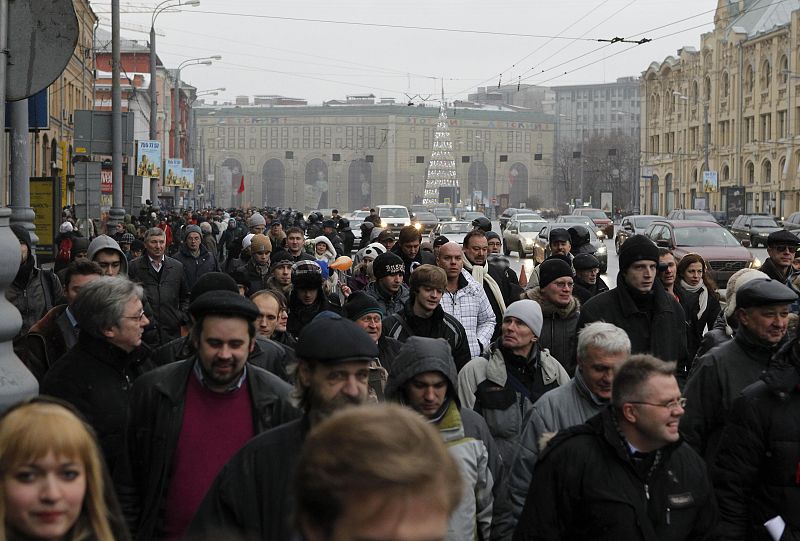 People walk in the city centre to attend a sanctioned rally in Bolotnaya square to protest against violations at the parliamentary elections in Moscow