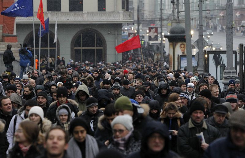 People walk in the city centre to attend a sanctioned rally in Bolotnaya square to protest against violations at the parliamentary elections in Moscow