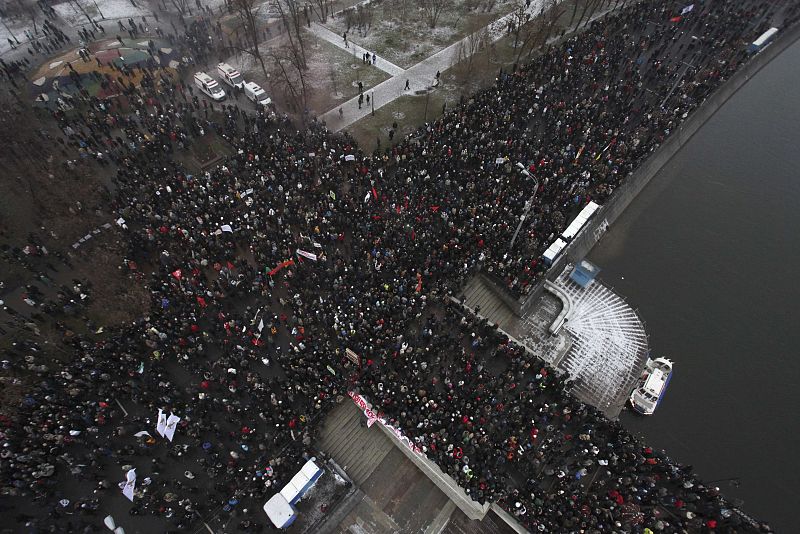 An aerial view of a sanctioned rally to protest against violations during the parliamentary elections is seen at Bolotnaya square in Moscow