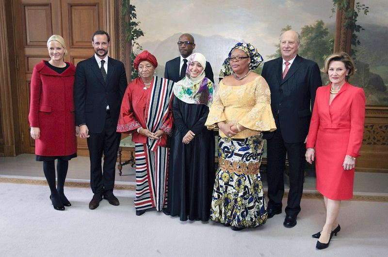 LOS REYES Y PRÍNCIPES DE NORUEGA RECIBEN A LAS LAUREADAS CON EL NOBEL DE LA PAZ 2011