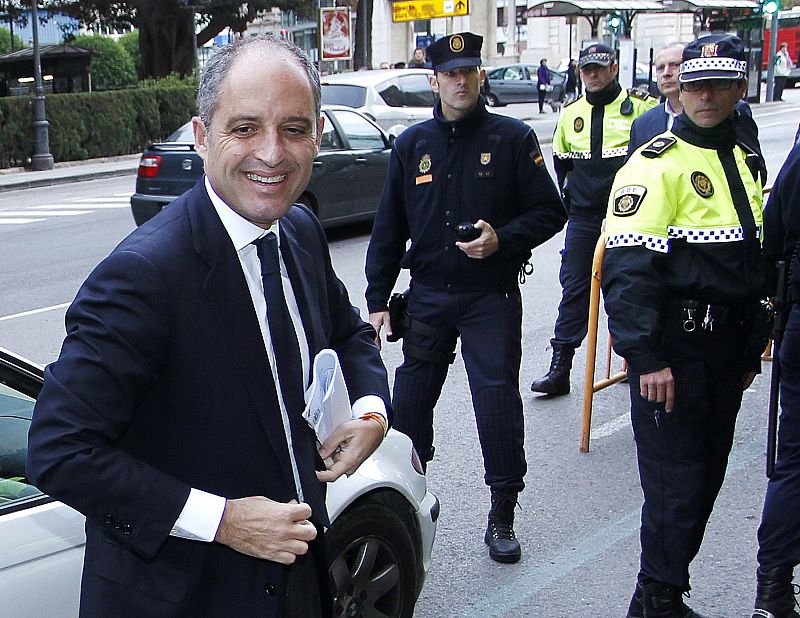 Francisco Camps ha llegado al Tribunal Superior de Justicia de Valencia en un BMW, propiedad del presidente de les Corts, y conducido por el propio Juan Cotino.