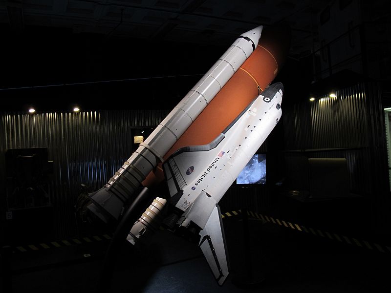 Una maqueta del Atlantis que reconstruye el último vuelo de un transbordador espacial de la NASA