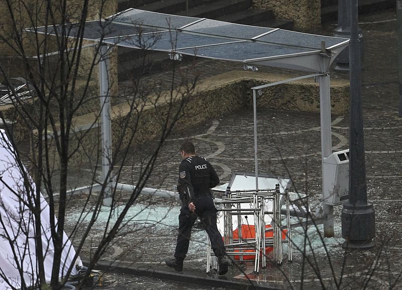 Imagen de la parada del autobús en la que ha empezado el ataque con granadas