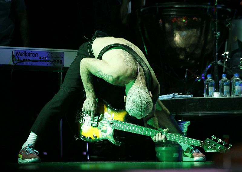 El bajista del grupo estadounidense Red Hot Chili Peppers, Michael Peter Balzary.