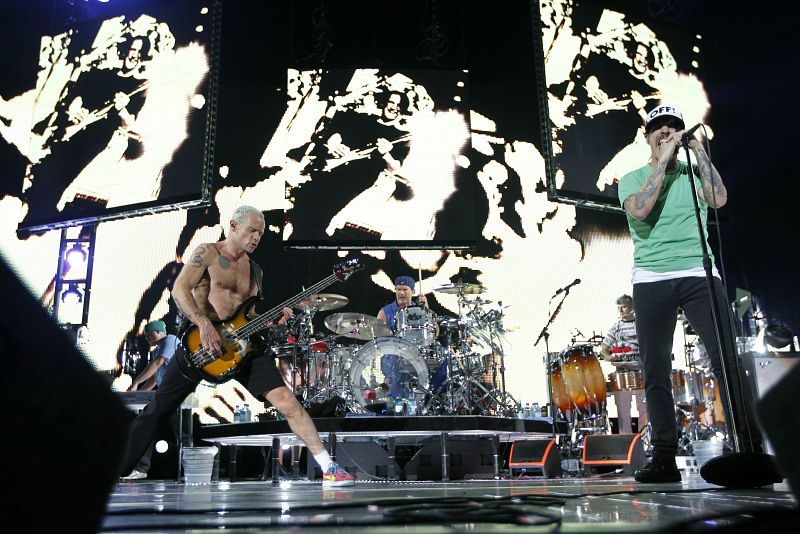 El cantante del grupo estadounidense Red Hot Chili Peppers, Anthony Kiedis y el bajista Michael Peter Balzary.