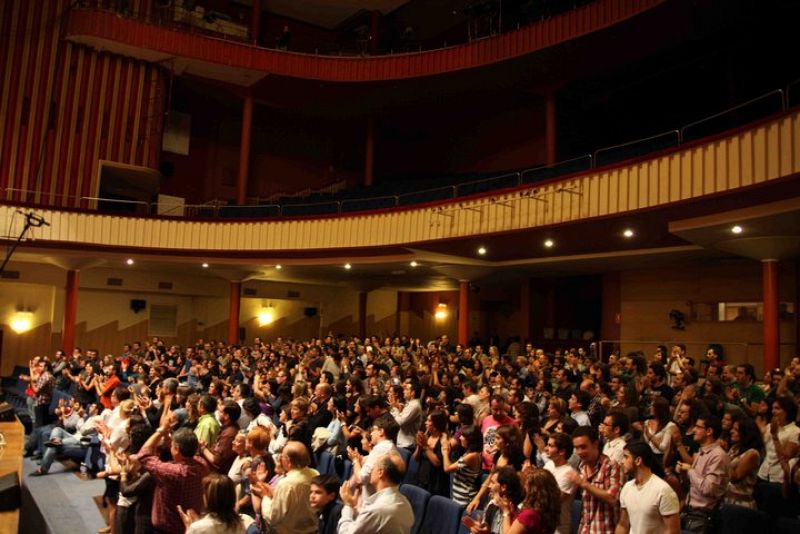 Público en un acústico con M-Clan en el Teatro Monumental de Madrid