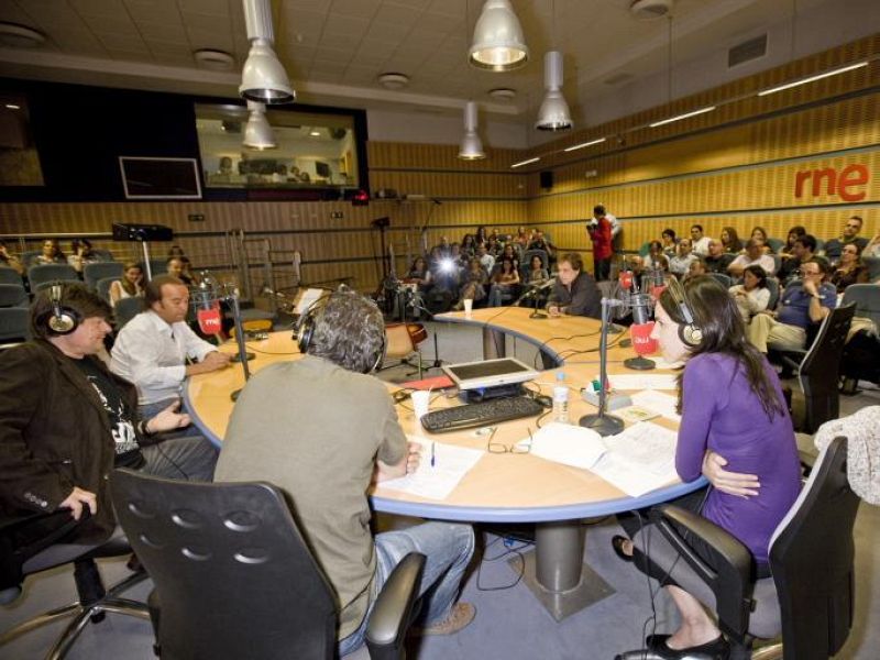 Público en un acústico con Los Secretos