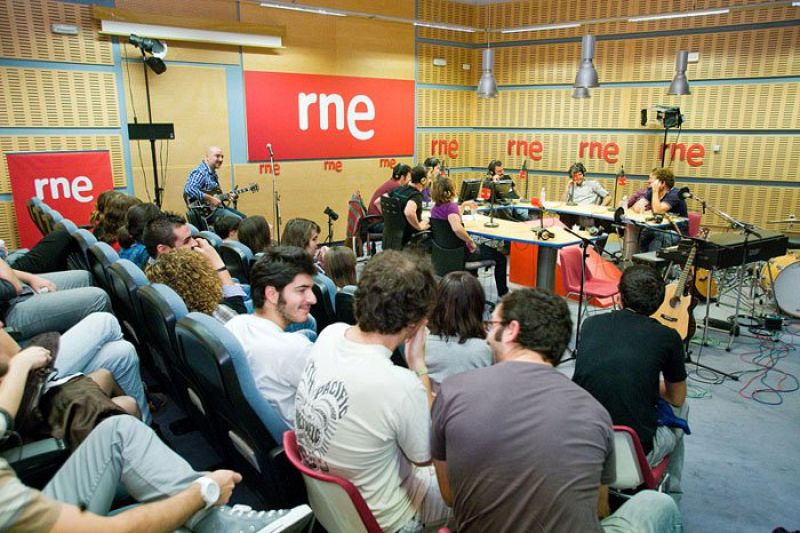 Público en el acústico con Supersubmarina