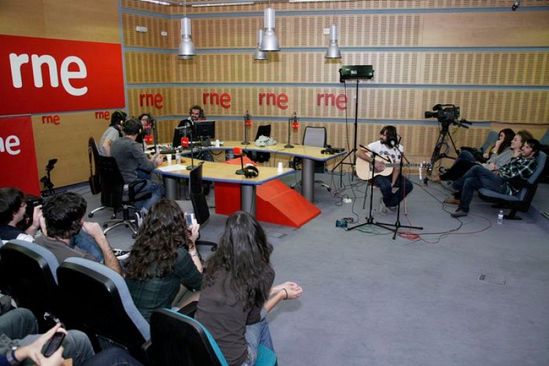 Público en el acústico con El Pescao