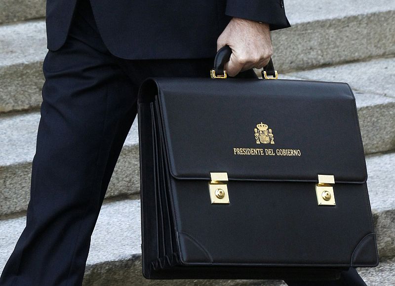 Vista detalle de la cartera de Presidente del Gobierno que ya porta Mariano Rajoy