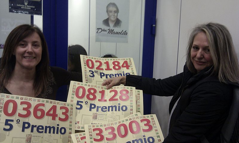 La Administración de Doña Manolita ha repartido varios premios de Lotería.