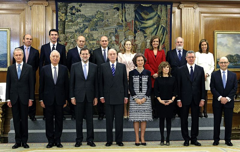 Los reyes posan junto al Gobierno de Mariano Rajoy