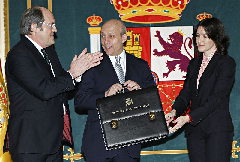 El nuevo ministro de Educación, Cultura y Deportes toma posesión