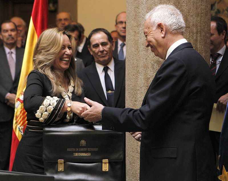 García-Margallo recibe su cartera de ministro de Asuntos Exteriores y de Cooperación