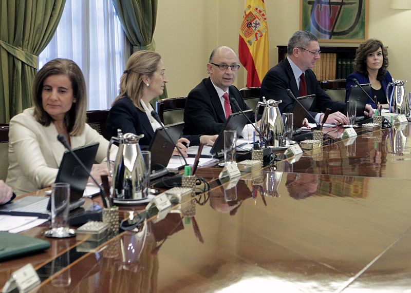 RAJOY PRESIDE LA PRIMERA REUNION DE SU CONSEJO DE MINISTROS