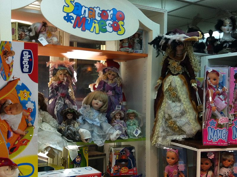 La ilusión hace posible el sanatorio de muñecos 5