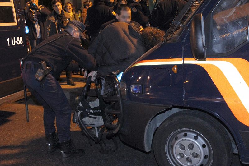 Al inicio de la cabalgata se han producido enfrentamientos entre los asistentes y la Policía