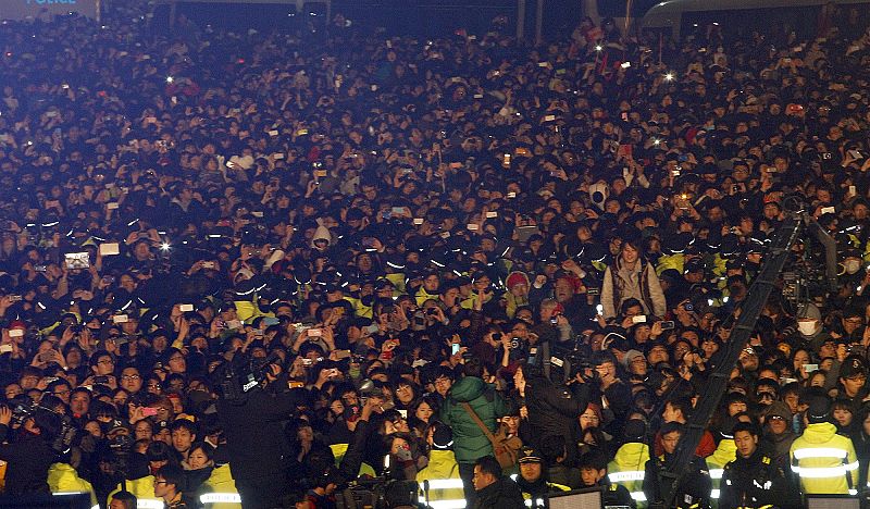 Cientos de personas se reúnen en Seúl para dar la bienvenida al Año Nuevo