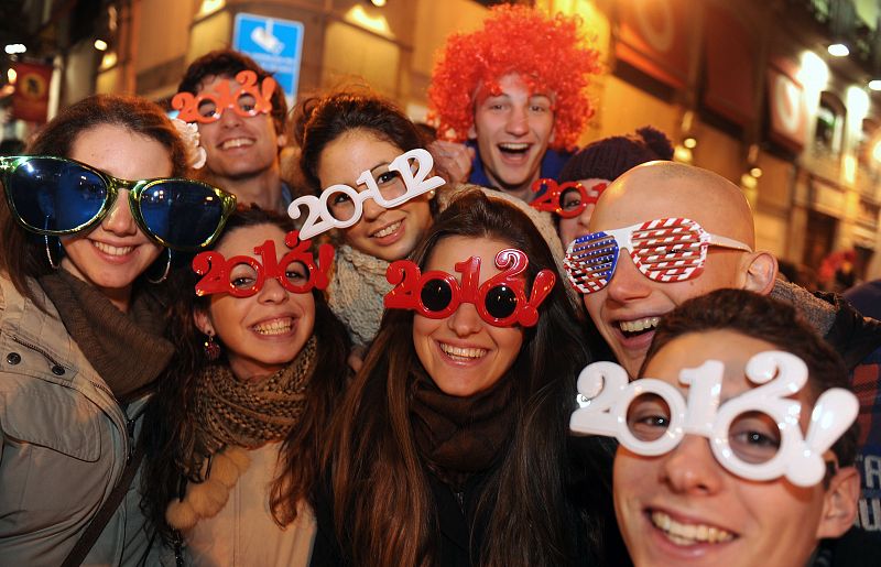 Accesorios como estas gafas son imprescindibles para festejar el Año Nuevo, sobre todo para los más jóvenes.