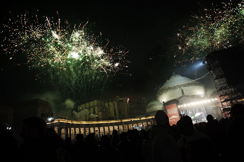 Celebración en la plaza del Plebiscito de Nápoles (Italia)