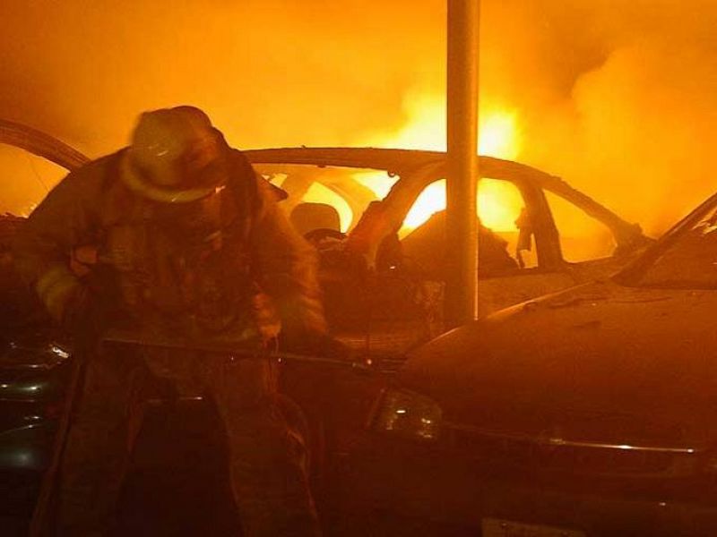 Patrullas especiales se han desplegado por Los Ángeles y han bloqueado algunas carreteras.