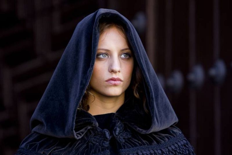 Isabel - Enrique IV ha muerto