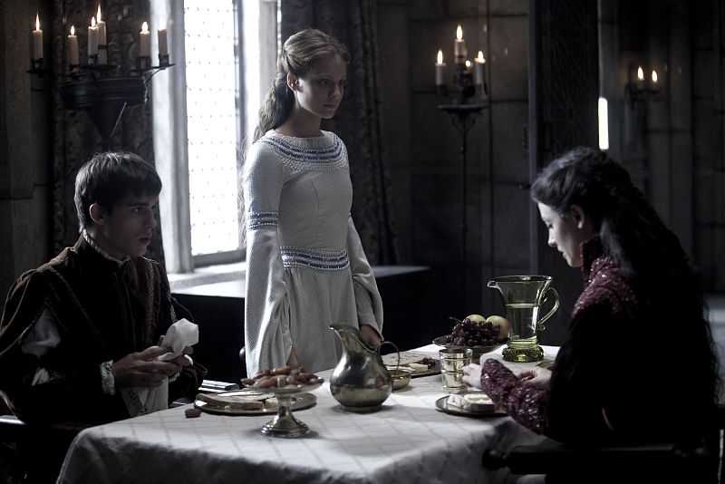 Isabel - Isabel se enfrenta a la Reina Juana