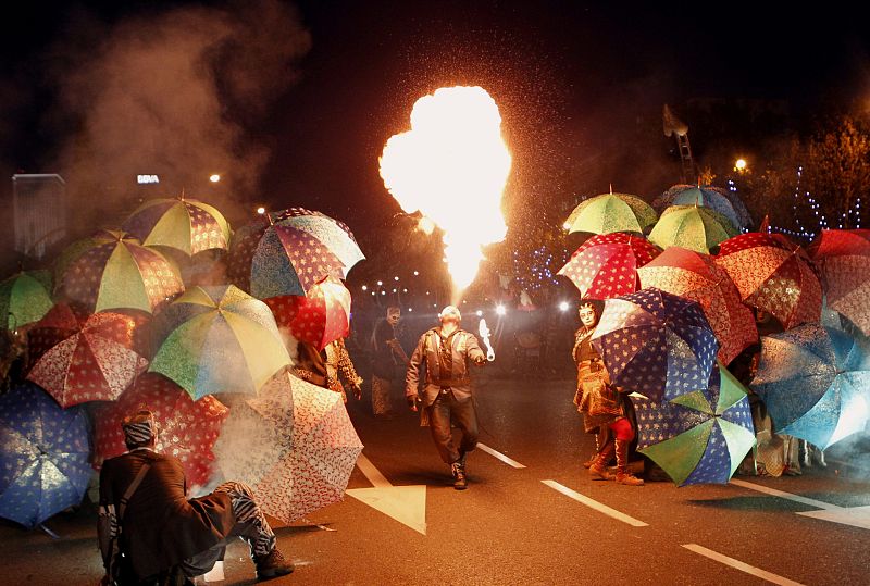 La Cabalgata de los Reyes Magos de Madrid ha congregado esta tarde la ilusión, nervios y emoción de miles de los más pequeños.
