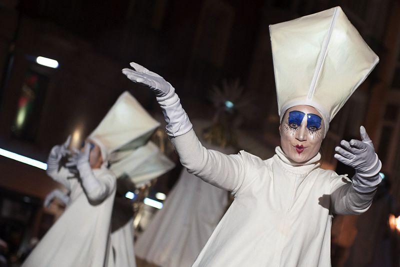 Una gran corte acompaña a Sus Majestades los Reyes Magos en Burgos