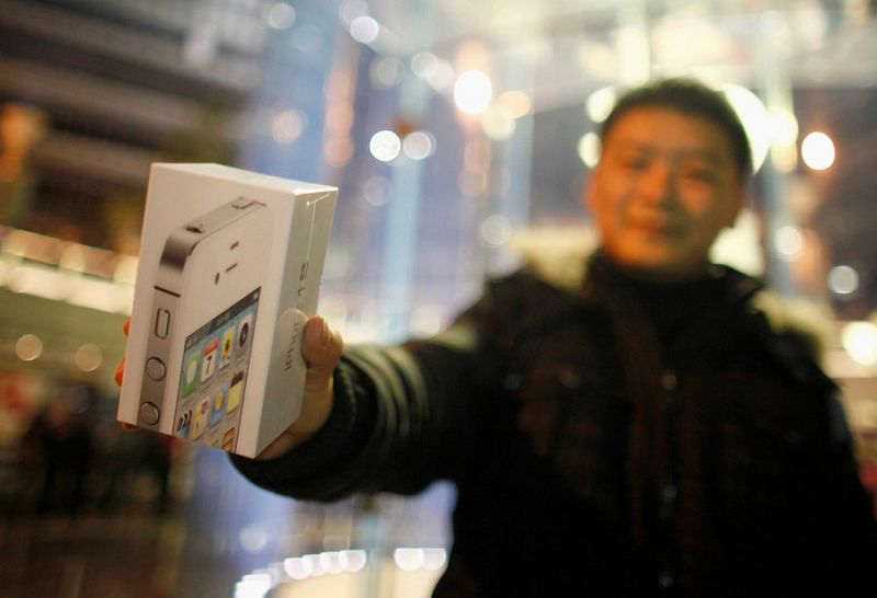 No todo fueron malas noticias, sino que algunos pudieron comprar su iPhone en una de las tiendas Apple del país que sí abrió sus puertas
