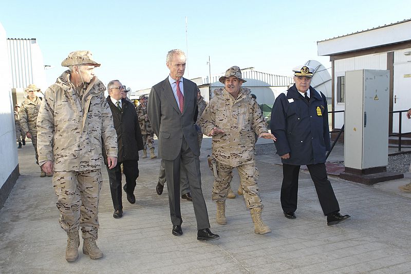 El ministro de Defensa visita a las tropas desplegadas en Afganistán