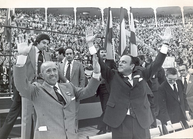 Manuel Fraga junto a Carlos Arias Navarro en un mitin en 1977