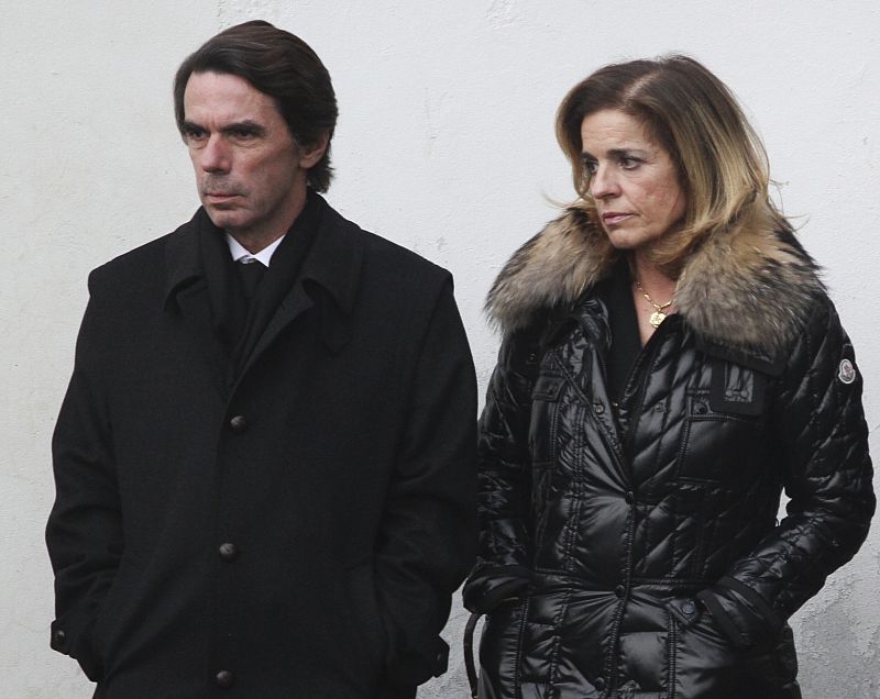 El expresidente Jose Maria Aznar y su mujer y alcaldesa de Madrid Ana Botella durante el sepelio de Fraga. Manuel Fraga in Perbes
