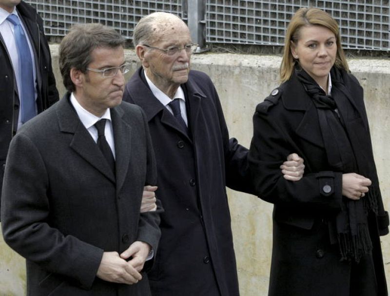 El presidente de la Xunta, Alberto Núñez Feijóo; Núñez Feijoo; el expresidente de la Xunta Gerardo Fernández Albor y la presidenta de Castilla-La Mancha y secretaria general del PP, María Dolores de Cospedal.