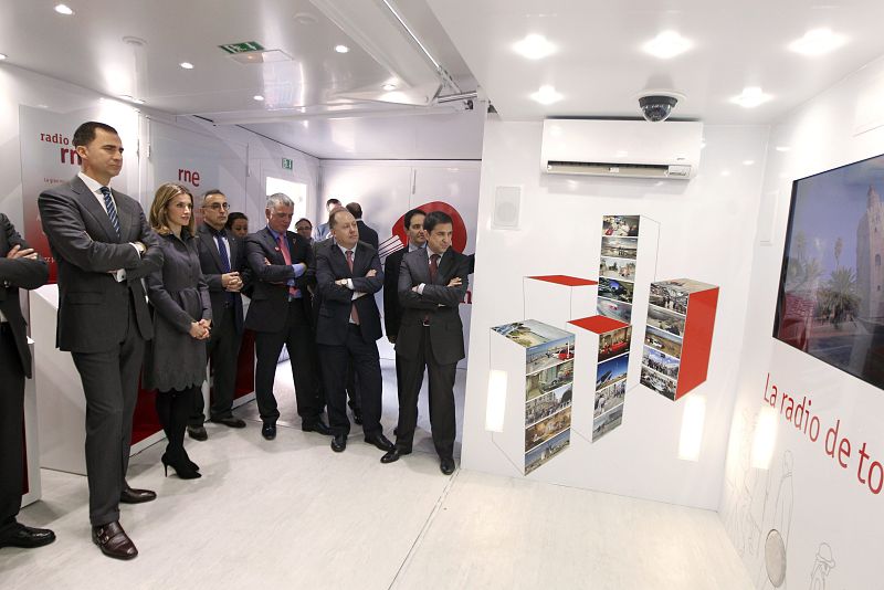 LOS PRÍNCIPES DE ASTURIAS INAUGURAN UNA EXPOSICIÓN SOBRE EL 75º ANIVERSARIO DE RNE