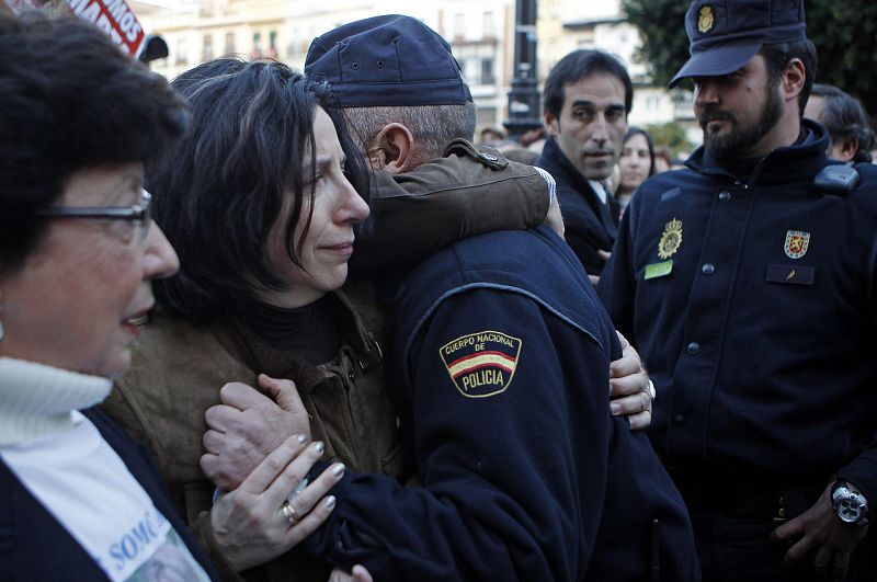 UNAS DIEZ MIL PERSONAS RECUERDAN A MARTA DEL CASTILLO EN SEVILLA Y PROTESTAN POR LA SENTENCIA