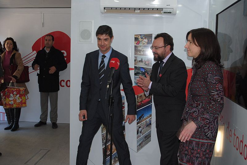 Inauguración de la exposición de los 75 años de RNE en Cuenca