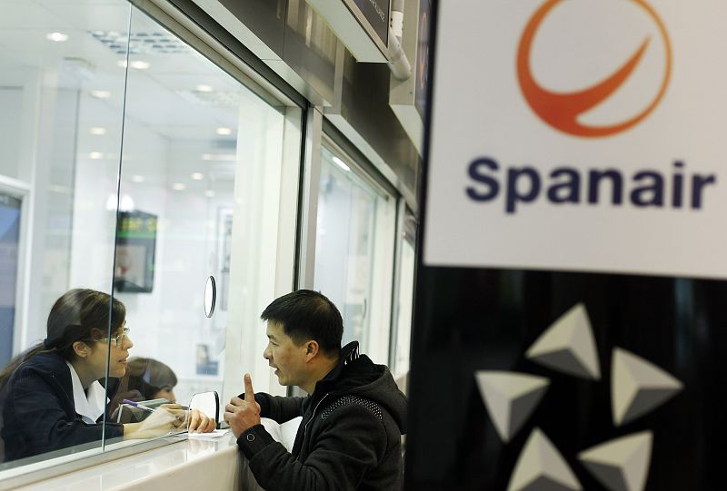 A Spanair passenger makes a complaint of his cancelled flight at a Spanair ticket office at Madrid's Barajas airport