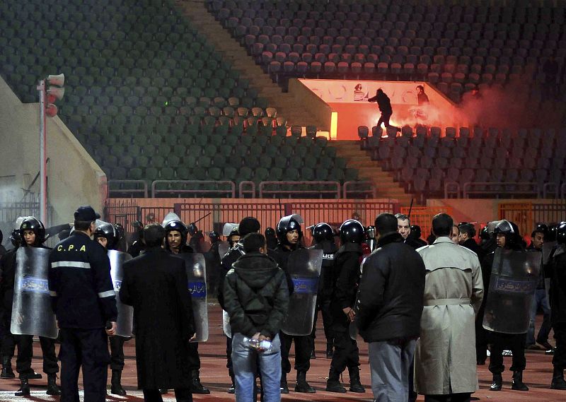 SE ELEVA A 73 LA CIFRA DE MUERTOS POR DISTURBIOS TRAS PARTIDO DE LIGA EGIPCIA