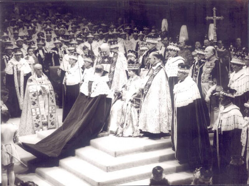 Isabel II el día de su coronación, en el año 1953