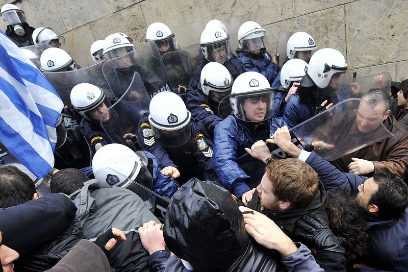 En la Plaza Sintagma se han producido enfrentamientos entre policía y manifestantes