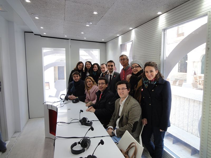 La exposición itinerante con la que RNE celebra sus tres cuartos de siglo ha visitado Cáceres este sábado con récord de asistencia: 1417 cacereños la han disfrutado.