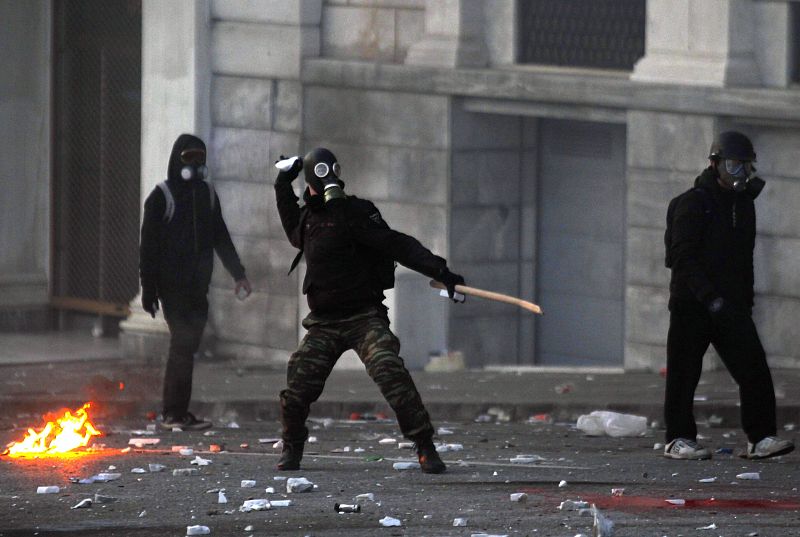 Protesters hurl rocks at police during rally in Athens