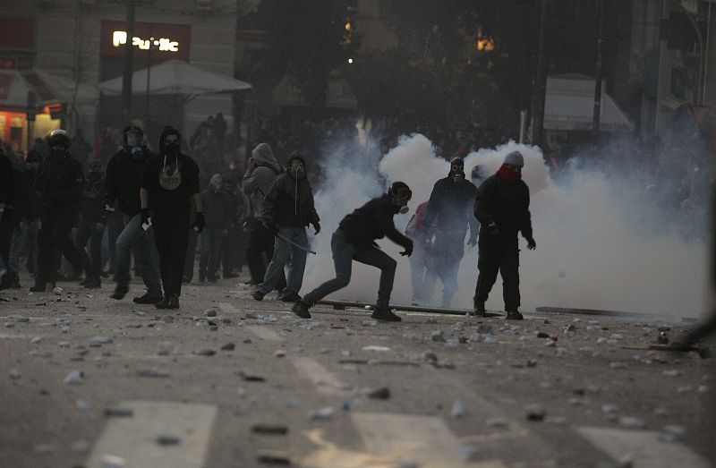 LA POLICÍA REPRIME EN ATENAS UNA MANIFESTACIÓN CONTRA ACUERDOS DE LA TROIKA