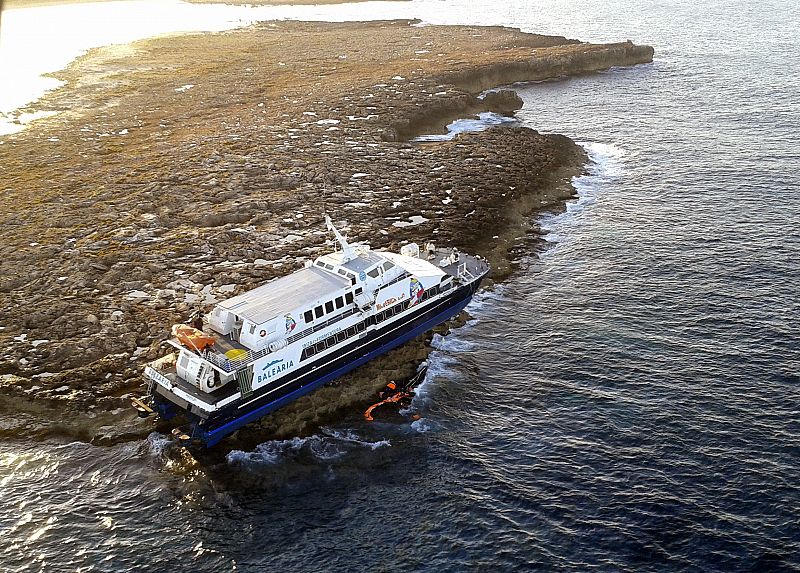 El Ferry cubría la ruta entre Ibiza y Formentera, se desconocen las causas del accidente.