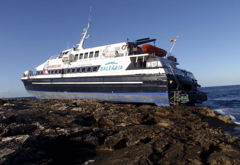 UN HERIDO LEVE AL ENCALLAR UN FERRY CON 29 PERSONAS A BORDO EN LA ISLA DE FORMENTERA